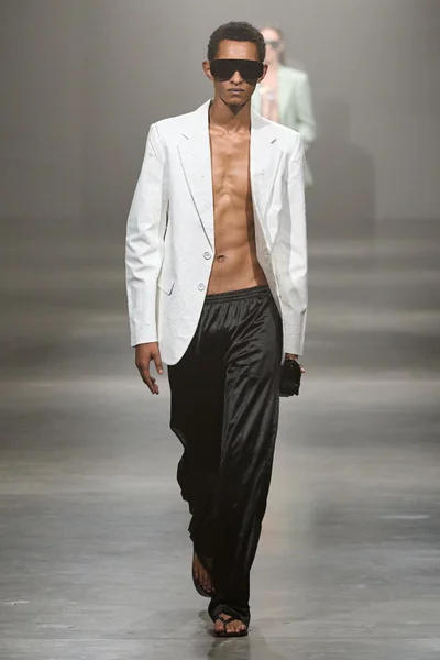 Look 50